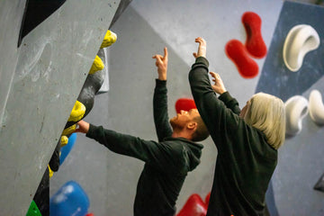 7 BOULDERING & CLIMBING MOVES FOR BEGINNERS